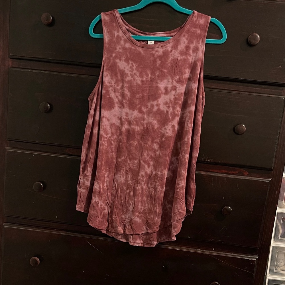 #105 Old Navy Women's Sleeveless Maroon Tie-Dye Tunic